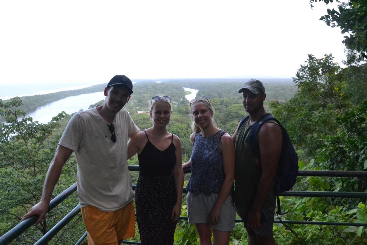 Green Macaw Hostel Тортугеро Экстерьер фото