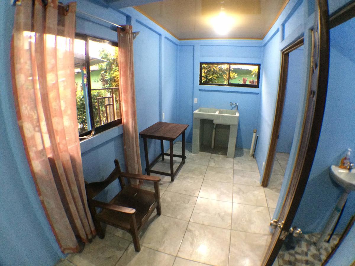 Green Macaw Hostel Тортугеро Экстерьер фото